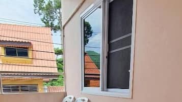 Habitación triple estándar | Jardines del alojamiento