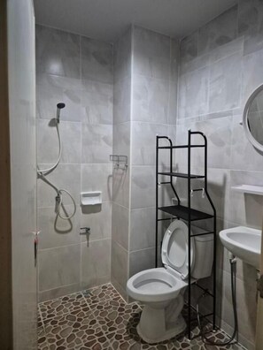 Double or Twin Room | Bathroom | Shower, rainfall showerhead, towels, soap