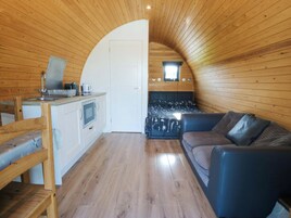 1 quarto, individualmente decorados, individualmente mobiliados