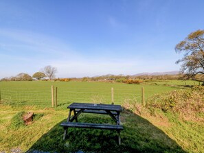 Property grounds - Bron Eifion Pod 3 (Criccieth)