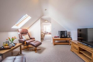Suite | Living area - The Coach House hotel (Pembroke)