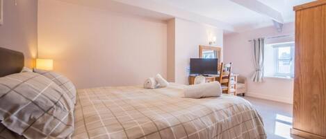 Double Room | Iron/ironing board, free WiFi, wheelchair access