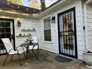 1 bedroom - Moody Blues Studio Perfect for Work or Romance (Memphis)