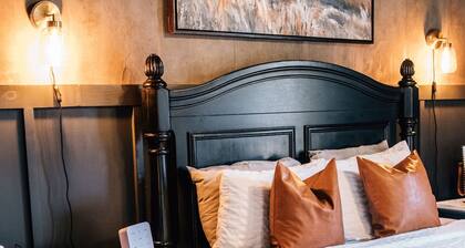 Moody Blues Studio Perfect for Work or Romance
