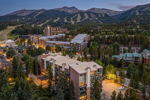 Central location just minutes from the resort and town - Breck Base Condo with Pool + Hot Tub (Breckenridge)