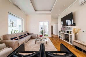 Living area - Villa Jannah -Luxury Halal Retreat (Quinta do Anjo)