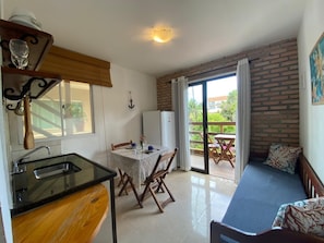 Classic Apartment, Garden View | Private kitchen