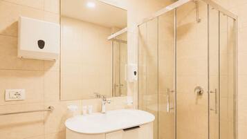 Superior Double Room, Balcony, Garden View | Bathroom | Shower, free toiletries, hair dryer, bidet