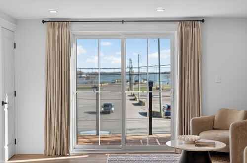 Holman's Harbourview Suite -Renovated Waterview Suite in the Heart of Summerside