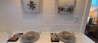 Mile to Beach and Downtown Renovated Coastal Studio
