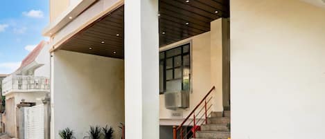 House | Reception