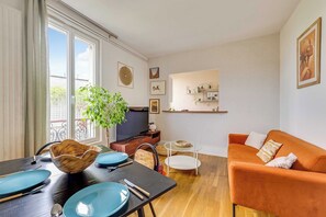 Living area - Charming Apartment 2br/4p - Saint-denis (Saint-Denis)