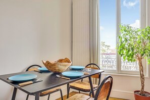 Apartment | Dining - Charming Apartment 2br/4p - Saint-denis (Saint-Denis)