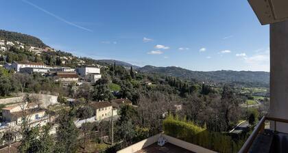 Serene Escape Near Historic Grasse