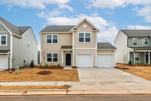 House | 5 bedrooms - 5BR Modern Comfort Spacious Home (Greensboro)