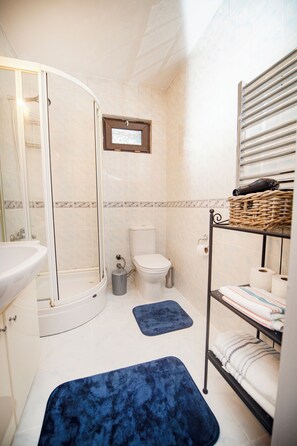 Bathroom - Cozy & Bright Urban Home in City Center (İstanbul)