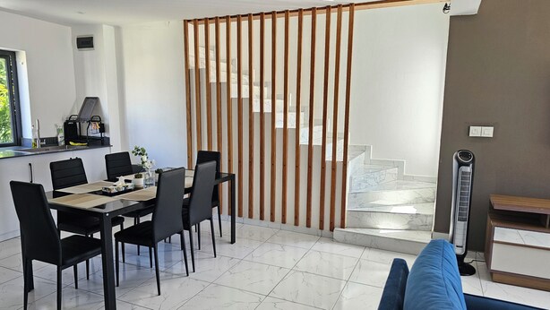 A modern kitchen with a sink, a stove, and a countertop. - Marvelous 3-bedroom apartment with AC in Grand Baie (Grand Baie)