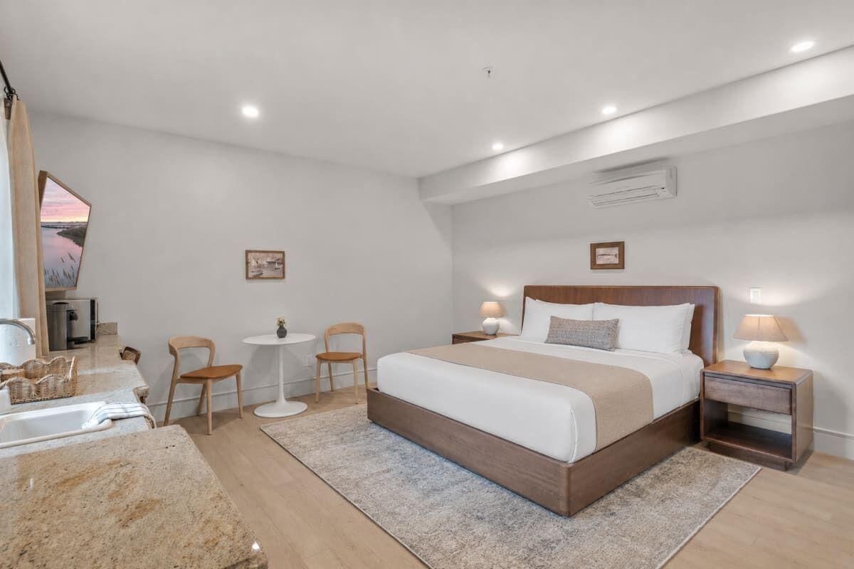 Desk, iron/ironing board, internet, bed sheets