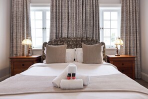 A hotel room with a large bed, two nightstands, and a window with curtains. - The Cape Town Club (Cape Town)