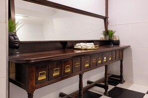 Interior - The Cape Town Club (Cape Town)