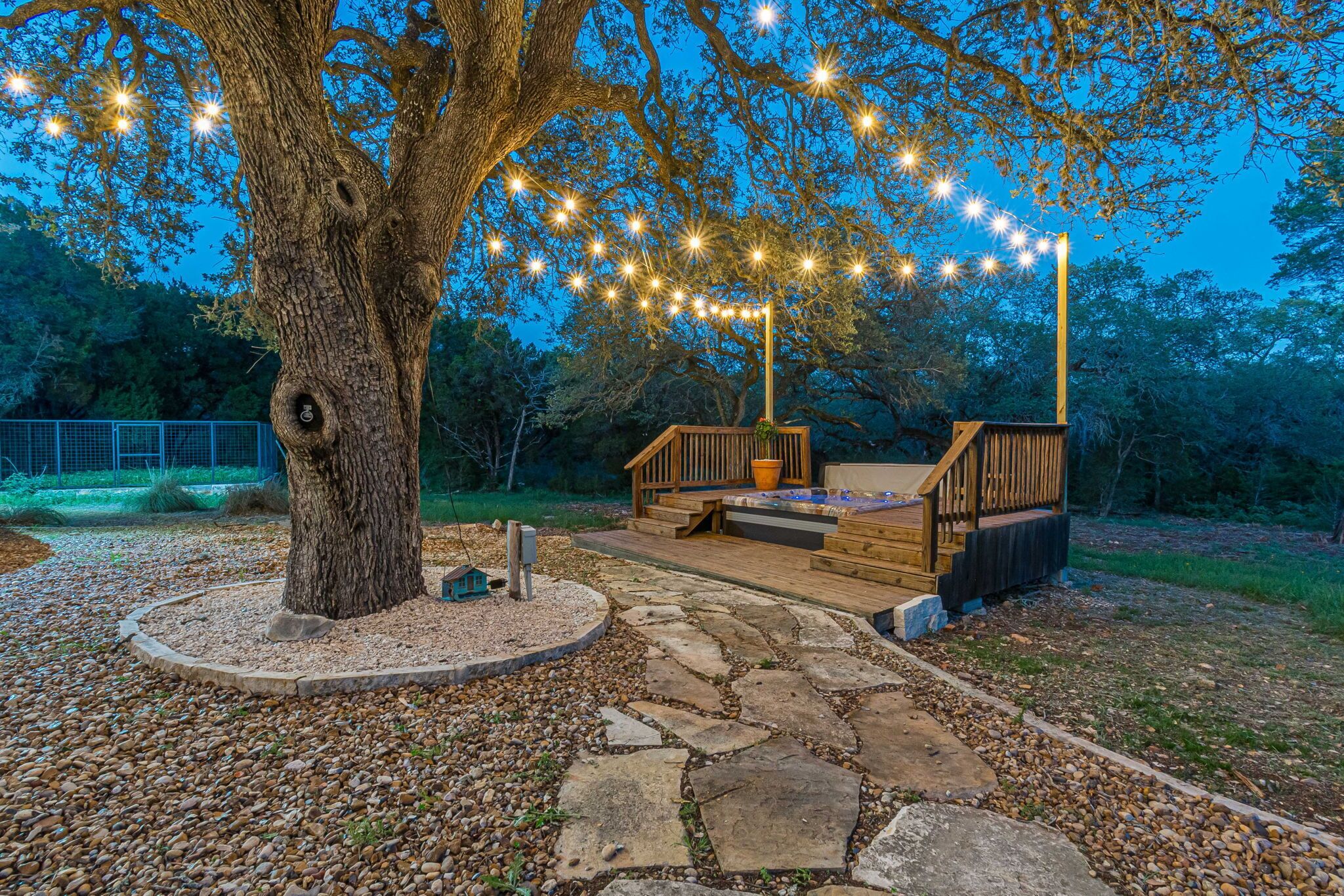 Outdoor spa tub