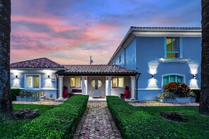 Exterior - 5-bd, 3-ba Dreamy Vacation Retreat in Coral Terrace (Miami)