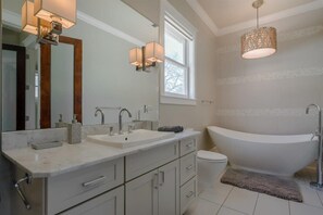 House, Multiple Beds, Balcony, Garden View (Thomas) | Bathroom - Upscale Uptown Estate in Heart of Dallas (Dallas)