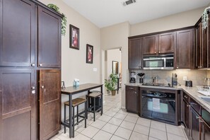 House, Multiple Beds, Hot Tub, Garden View (Timberbrook) | Private kitchen - Spacious 5-bd/3-ba Forest View Getaway (Dallas)