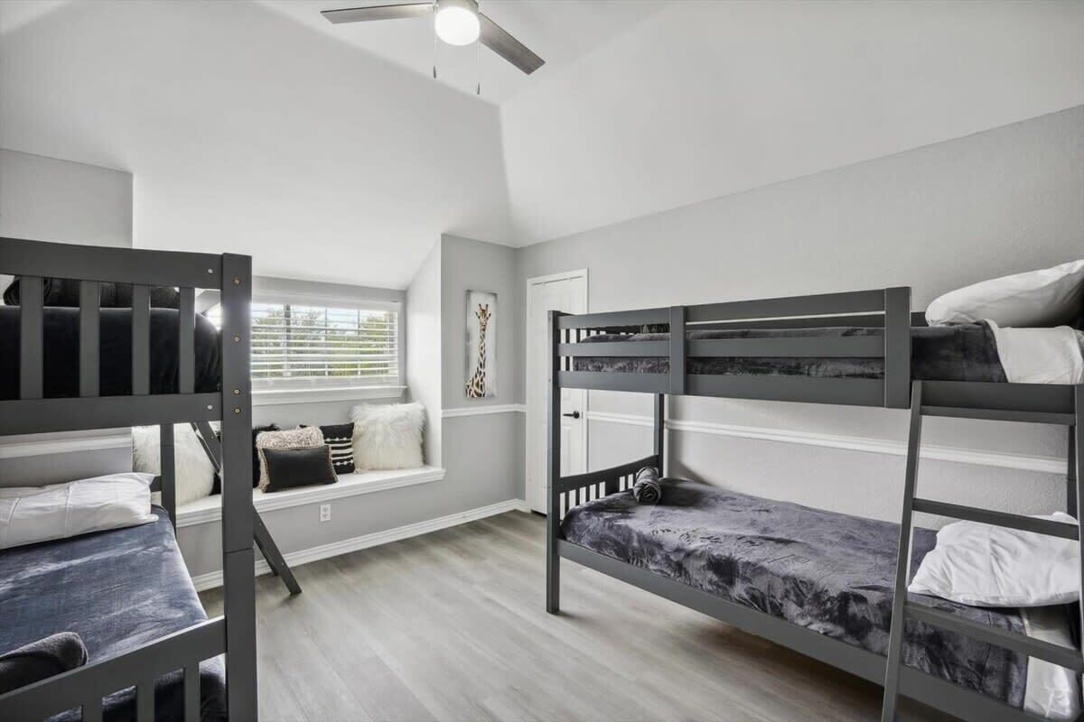 House, Multiple Beds, Pool Access, Pool View (Scarlet)