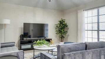 House, Multiple Beds, Patio, Garden View (Canterbury) | Living area