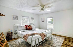 6 habitaciones, tabla de planchar con plancha, wifi y ropa de cama
