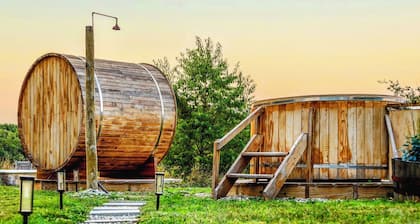 Hocking Hills Retreat with Sauna, Hot Tub, Movie Theater, Fire Pit