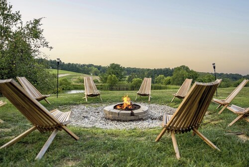 Hocking Hills Retreat with Sauna, Hot Tub, Movie Theater, Fire Pit