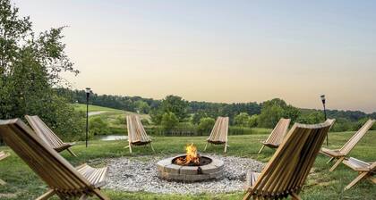 Hocking Hills Retreat with Sauna, Hot Tub, Movie Theater, Fire Pit