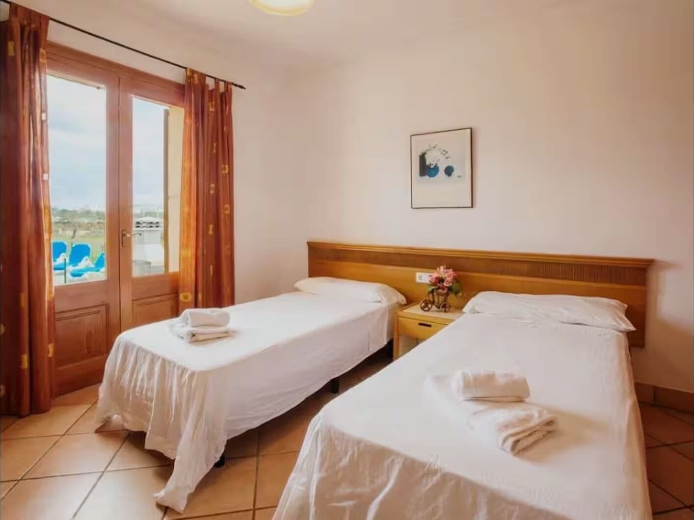 Iron/ironing board, WiFi, bed sheets
