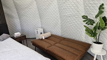 1 bedroom, bed sheets