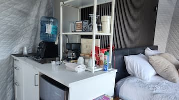 1 bedroom, bed sheets
