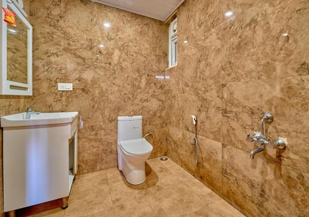 Standard Double Room | Bathroom | Shower, towels, soap, toilet paper
