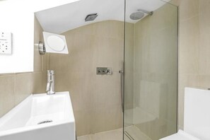 Apartment | Bathroom
