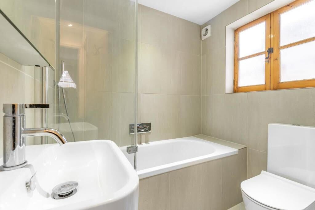 Apartamento | Banheiro | Produtos de toalete grátis, secador de cabelo, sabonete, shampoo