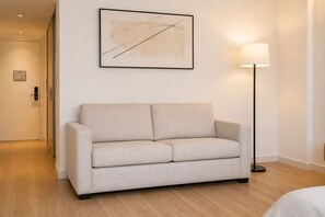 Standard Room | Living area - Mystral Hotel (Toronto)