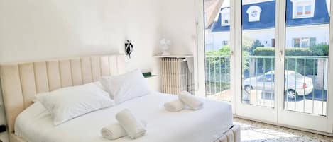 Iron/ironing board, travel cot, free WiFi, bed sheets