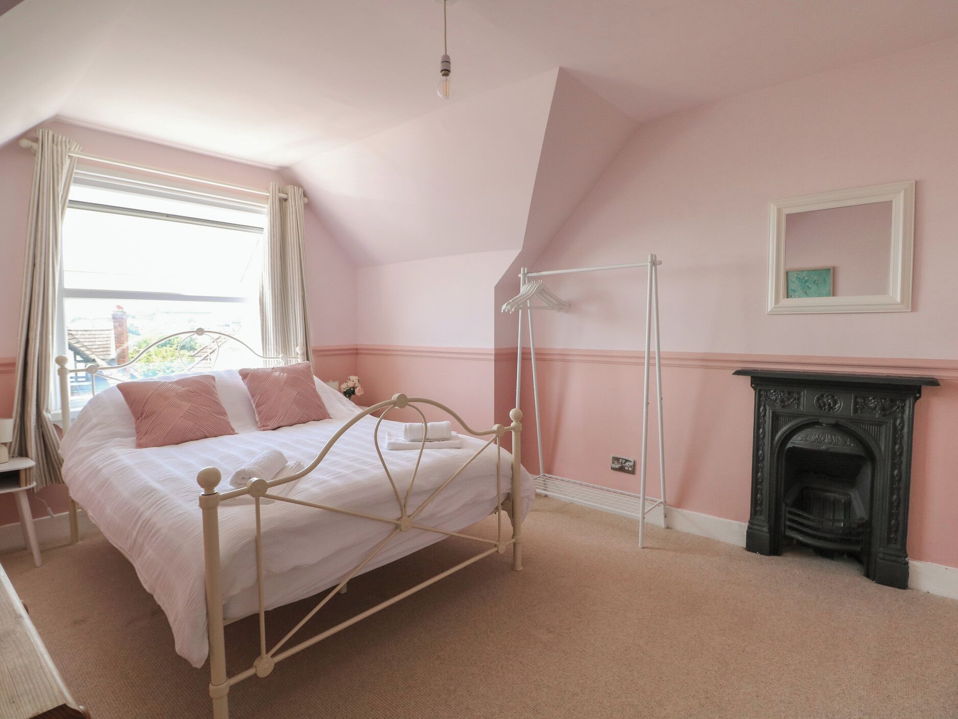5 bedrooms, WiFi (free), individually decorated, individually furnished