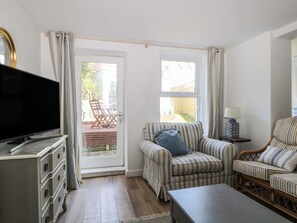 Living area - East Cliff Gardens (Folkestone)