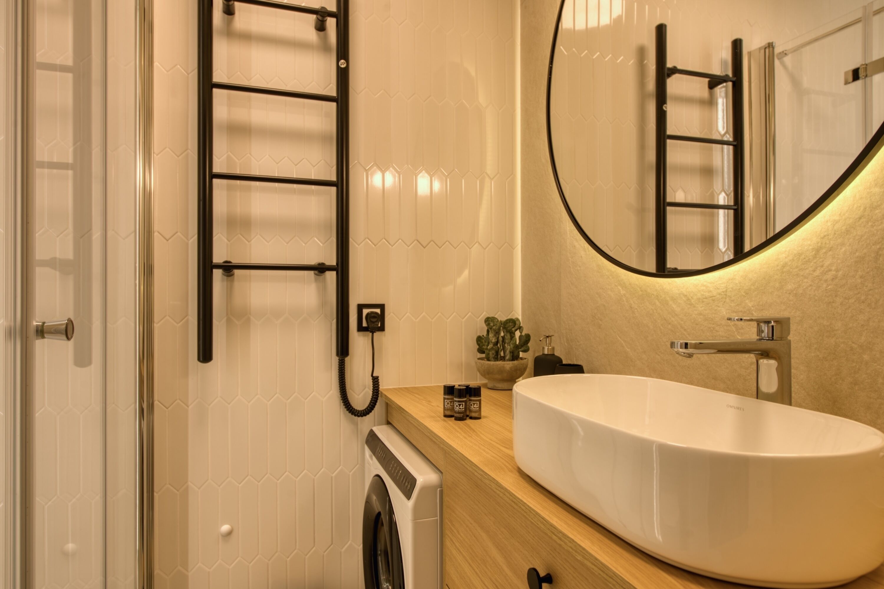 Design-Apartment, Gartenblick | Badezimmer | Dusche, kostenlose Toilettenartikel, Haartrockner, Handtücher