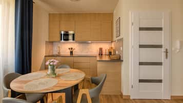 Comfort Apartment, Garden View | Dining
