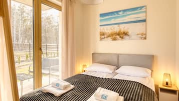 Classic Apartment, Garden View | Laptop workspace, blackout drapes, iron/ironing board, free WiFi
