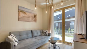 Classic Apartment, Garden View | Living area