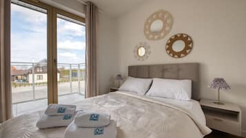 Apartment, 2 Bedrooms, Garden View | Laptop workspace, blackout curtains, iron/ironing board, free WiFi