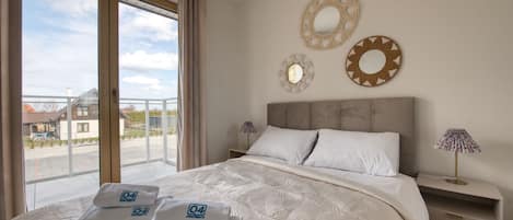 Apartment, 2 Schlafzimmer, Gartenblick | Laptopgeeigneter Arbeitsplatz, Verdunkelungsvorhänge